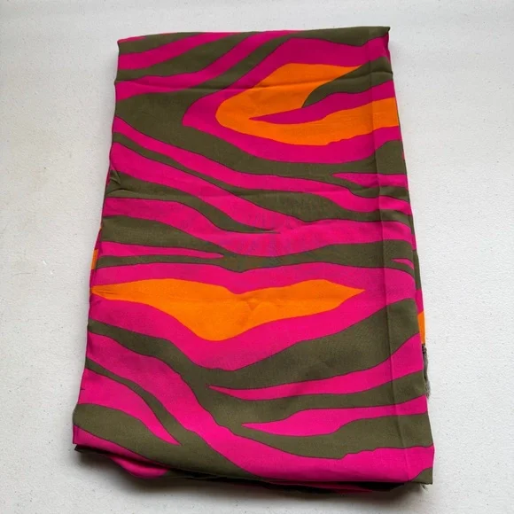 Zumba In The Wild Sarong Viscose Shocking Pink Zebra Printed Worn Multiple Ways - Picture 8 of 9